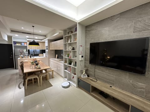 65-inch Smart TV with digital channels, TV, Netflix