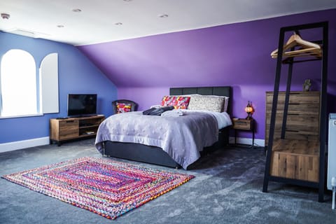 Comfort Room | Premium bedding, individually decorated, individually furnished, desk