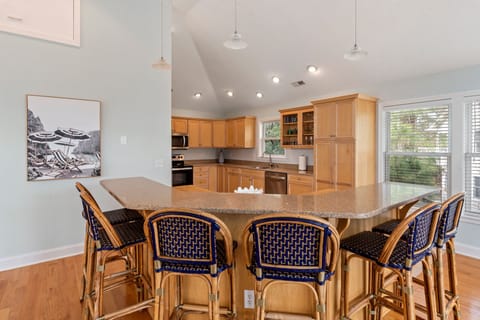 VOH24: Koselig Kove | Top Level Kitchen