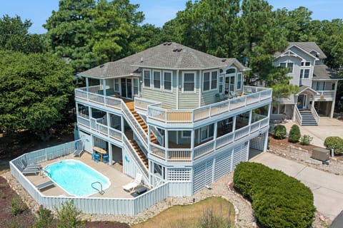 VOH24: Koselig Kove | Front Exterior