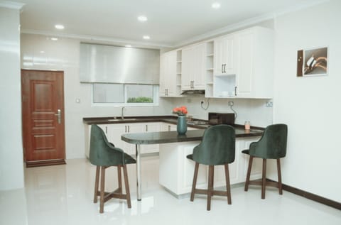 Family Apartment | Private kitchen | Full-size fridge, microwave, oven, cookware/dishes/utensils
