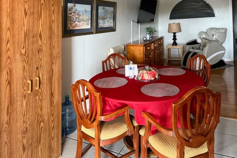 Quaint Two Bedroom Apartment with Patio image 1