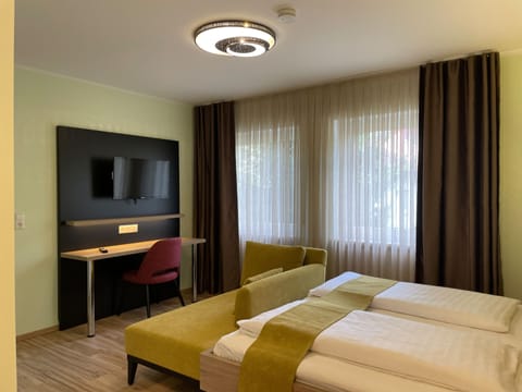 Classic Double Room, 1 Bedroom | Desk, soundproofing, free WiFi, bed sheets