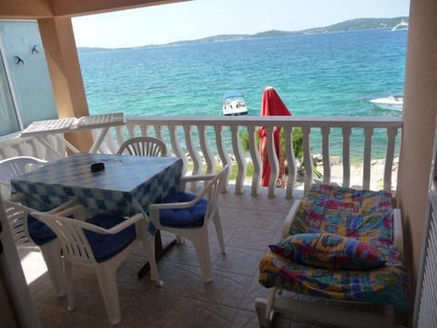 Sea view, balcony