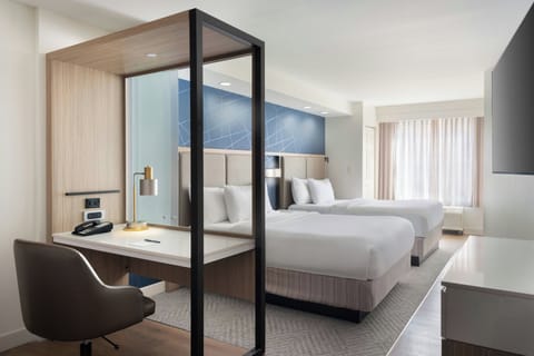 Premium bedding, in-room safe, desk, iron/ironing board