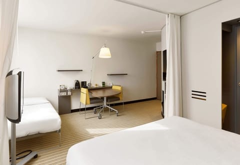 Triple Room, Multiple Beds, Non Smoking | Minibar, in-room safe, desk, laptop workspace