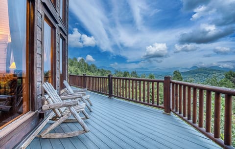 Relax in 180 degrees mountain views, rocking chairs & floor-to-ceiling windows!