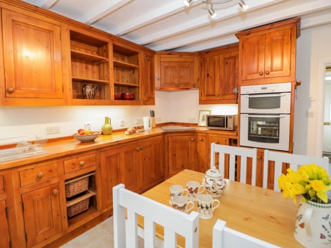 Fridge, electric kettle, toaster, cookware/dishes/utensils