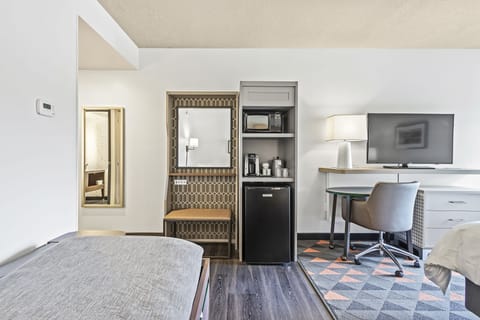 Premium bedding, pillowtop beds, in-room safe, desk