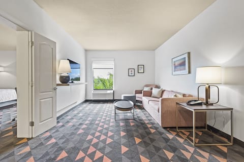 Suite, 1 King Bed (Additional Living Area) | Premium bedding, pillowtop beds, in-room safe, desk