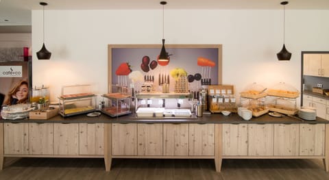 Free daily buffet breakfast