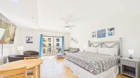 Studio layout with king bed and futon bed (sleeps 3 TOTAL)