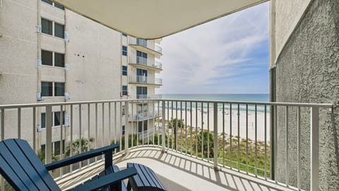 Balcony with seating and scenic views