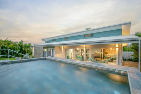 Luxury getaway just 1 mile from downtown La Fortuna