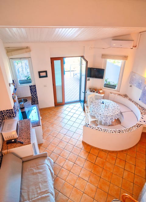 Frette Italian sheets, premium bedding, down comforters, in-room safe