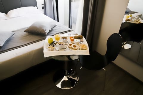 Premium bedding, down comforters, minibar, desk