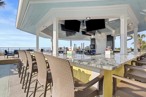 Poolside bar