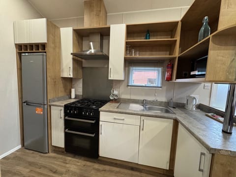 Comfort Double or Twin Room | Private kitchen | Coffee/tea maker, electric kettle