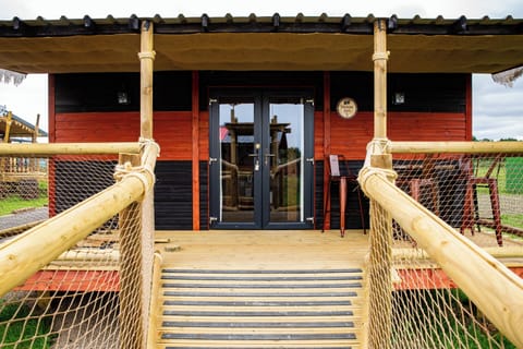 Club Studio | Desk, free cribs/infant beds, free WiFi, bed sheets