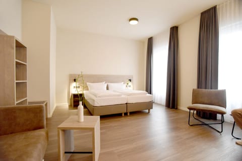 Junior Suite | Desk, laptop workspace, soundproofing, free WiFi