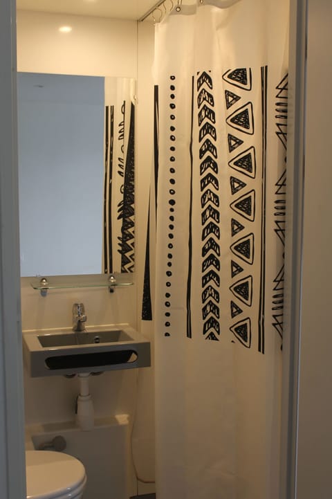 Double Room, Ensuite, City View | Bathroom | Towels