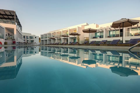 Seasonal outdoor pool, sun loungers