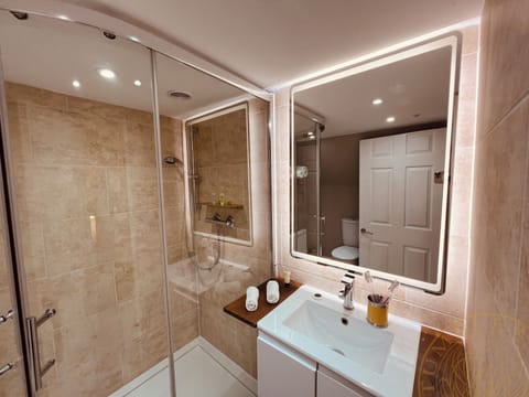 Superior Room, 1 Bedroom, Garden View | Bathroom | Shower, hydromassage showerhead, eco-friendly toiletries, hair dryer