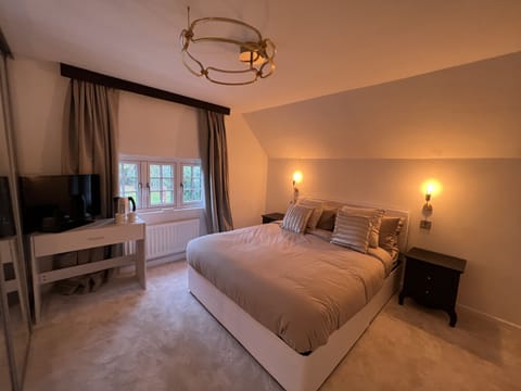 Premier Room, 1 Bedroom, Garden View | Egyptian cotton sheets, premium bedding, down comforters, free minibar