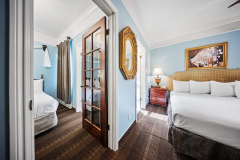 Parlour Suite | Egyptian cotton sheets, premium bedding, individually decorated