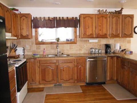 Large Gourmet Kitchen