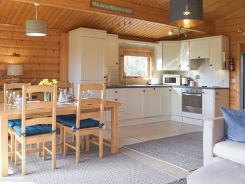 Kitchen/diner | Cwm Gain, Porthgain, near St David&rsquo;s