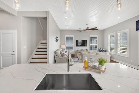House, 3 Bedrooms | Private kitchen | Fridge, oven, coffee/tea maker, toaster