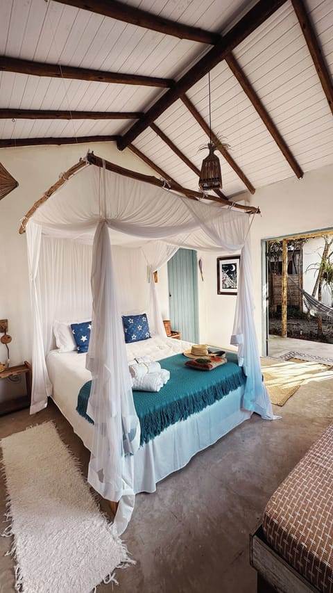 Deluxe Cabin, 1 Bedroom, Bathtub, Garden Area | WiFi (free), individually decorated, bed sheets