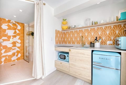 Monstera Kitchen