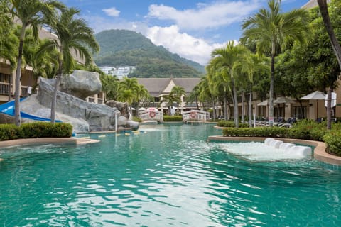 3 outdoor pools, sun loungers