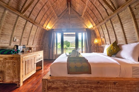 Lumbung House | Desk, soundproofing, free WiFi, bed sheets