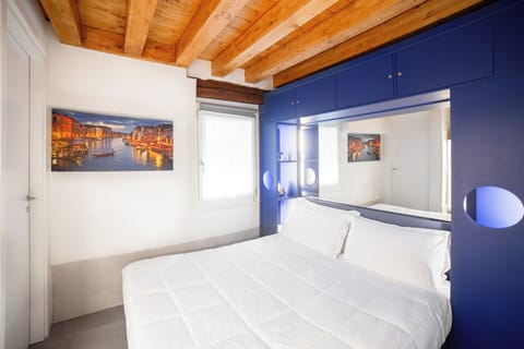 Apartment | 1 bedroom, Egyptian cotton sheets, premium bedding, down comforters
