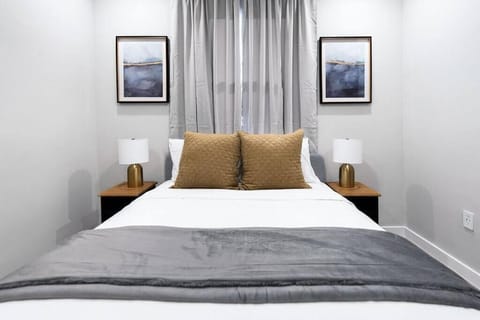 Apartment | Blackout drapes, iron/ironing board, free WiFi