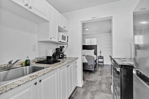 Enjoy the ease of a studio layout with a full kitchen, cozy bed, and modern appliances—perfect for solo travelers or couples.



