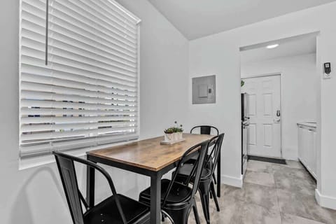 Relax in this clean, stylish room with AC, smart TV, and cozy bedding. Perfect for solo travelers or weekend escapes.

