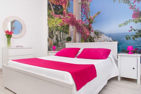 Classic Room | Down comforters, in-room safe, free WiFi, bed sheets