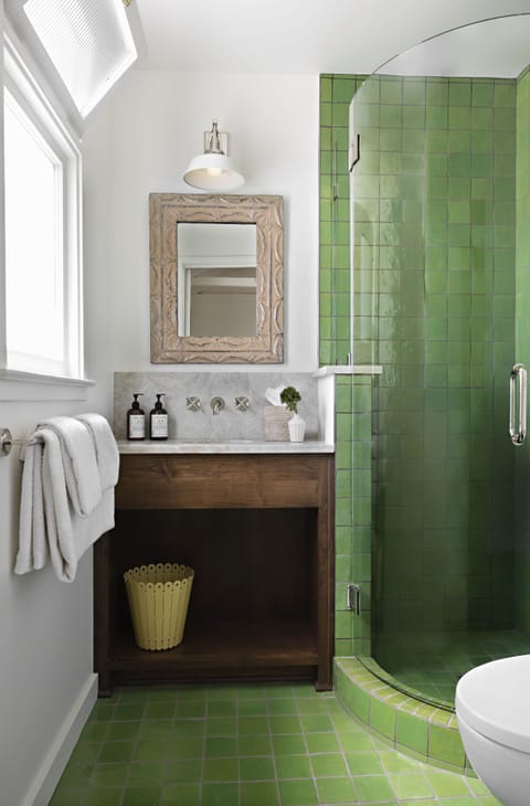 Classic Double Room, 2 Double Beds | Bathroom | Shower, hair dryer, bathrobes, towels