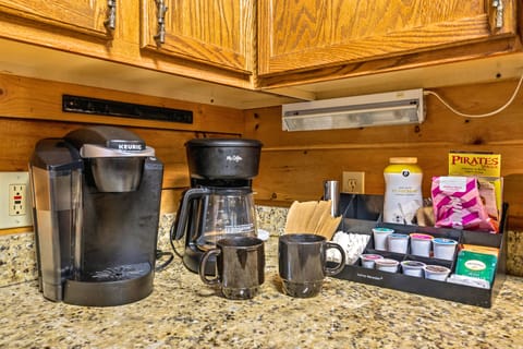 [Kitchen]
-Keurig Coffee and various Keurig coffee inserts
-Coffee pot
