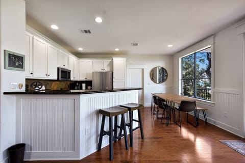 Kitchen w/ Bar Stools