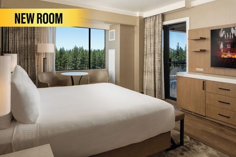 Room, 1 King Bed, Balcony | Premium bedding, in-room safe, iron/ironing board