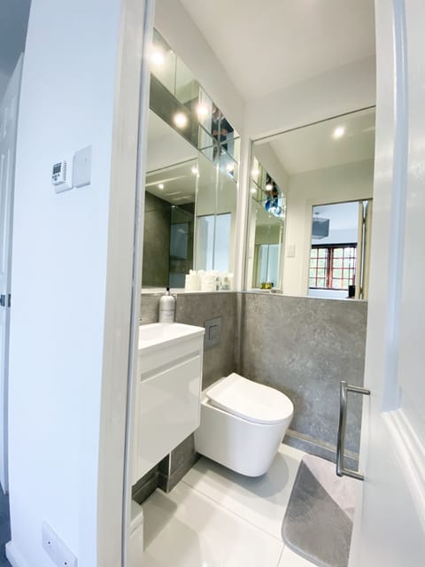 Standard Room | Bathroom