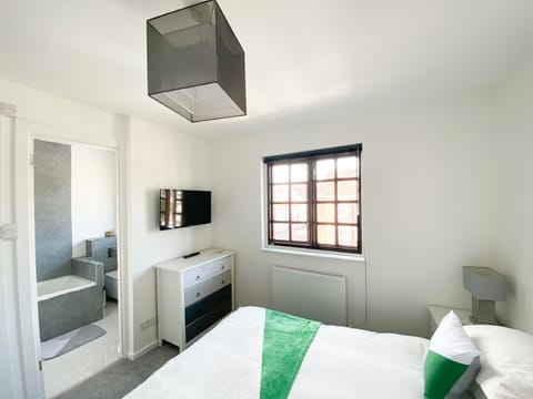 Classic Room | 2 bedrooms, free WiFi