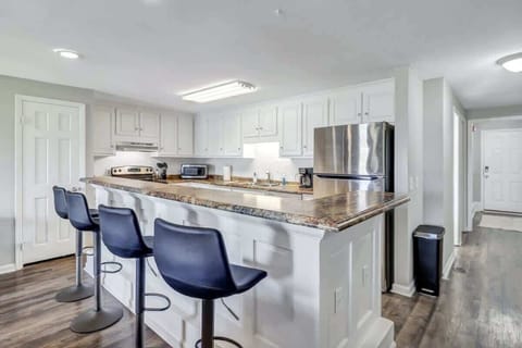 A view of the breakfast bar!