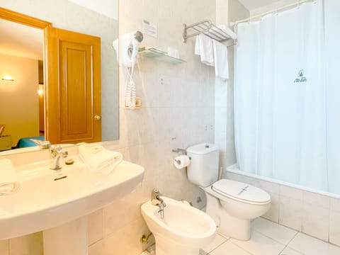 Triple Room, City View | Bathroom | Shower, free toiletries, hair dryer, towels