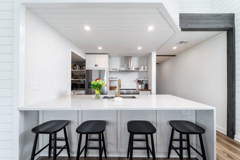 The kitchen has 4 bar stools